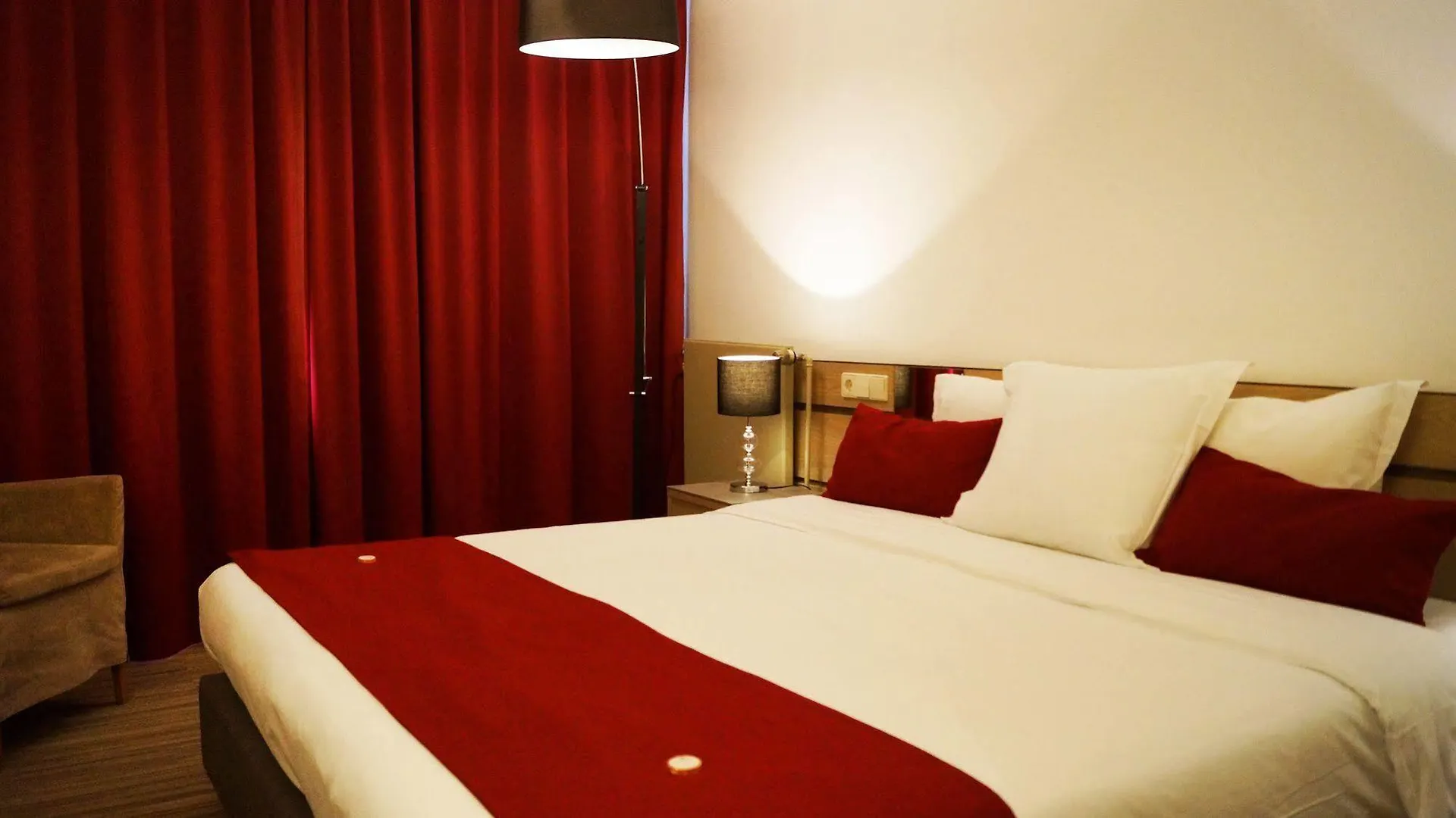 Hotel Olivier Strassen 4*,