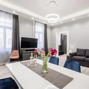 Prime Star Deak Ter Modern Luxury Hongarije